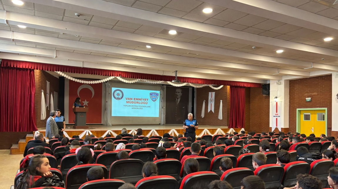 Emniyet Ekiplerinden Öğrencilerimize Güvenlik ve Trafik Bilgilendirmesi